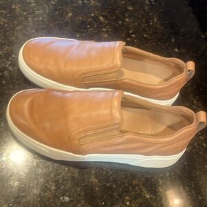 Vionic Kimmie Tan leather loafer size 8